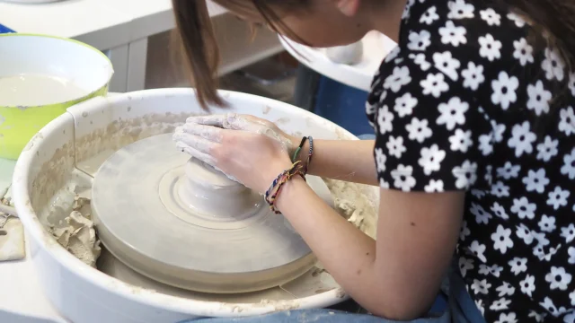Pottery initiation at Poterie Terre & Biscuit in Lévis