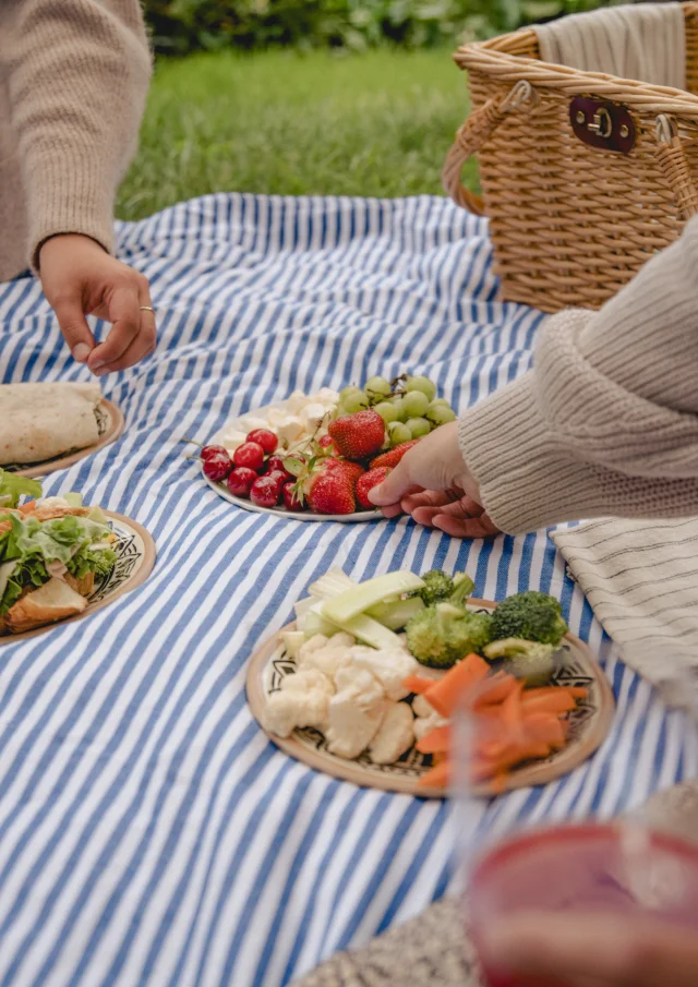 Pique-nique dans Les Jardins de la petite école de Céline à Sainte-Marguerite