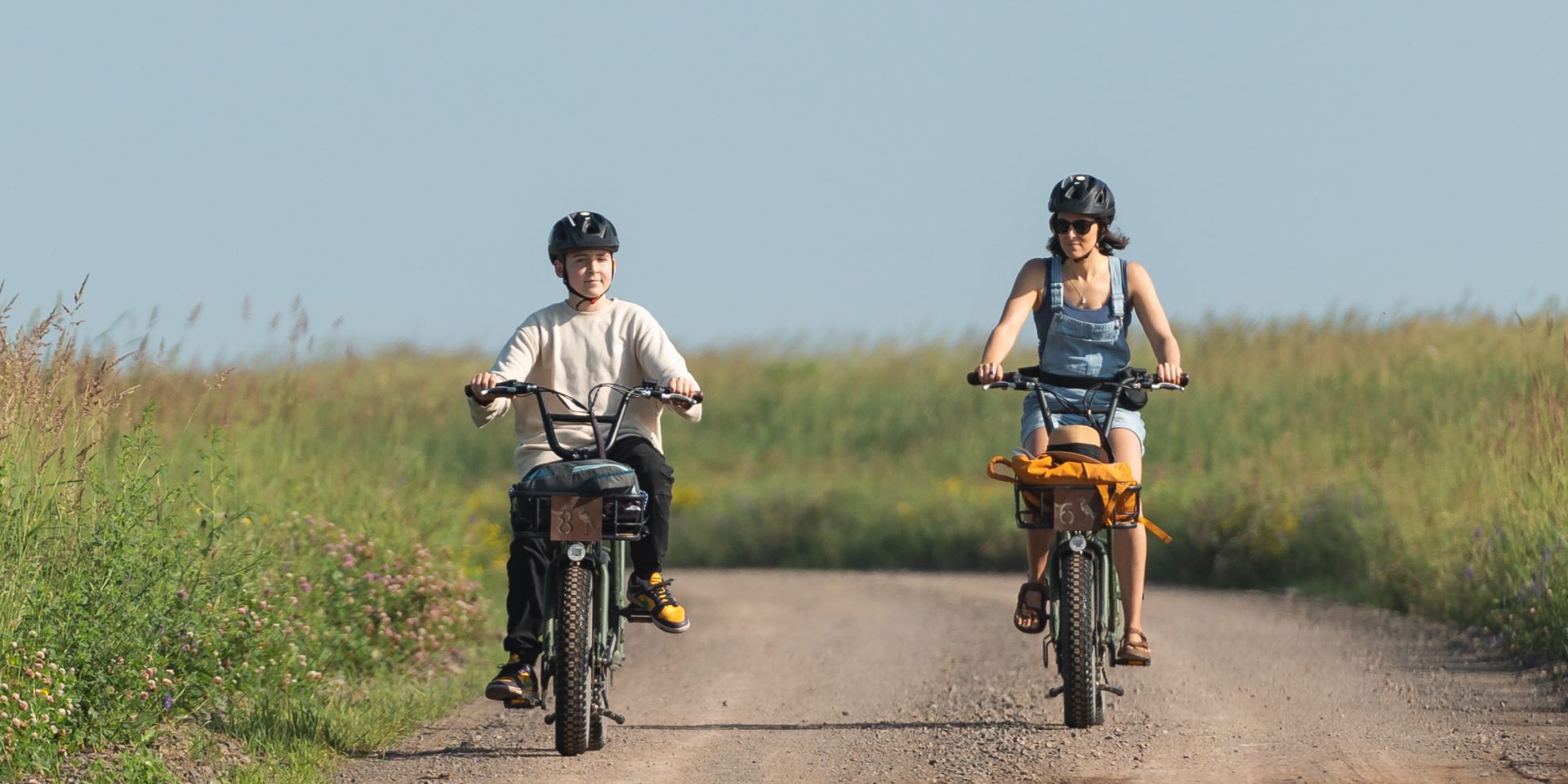 En vélo électrique sur le chemin de la Batture à L'Isle-aux-Grues