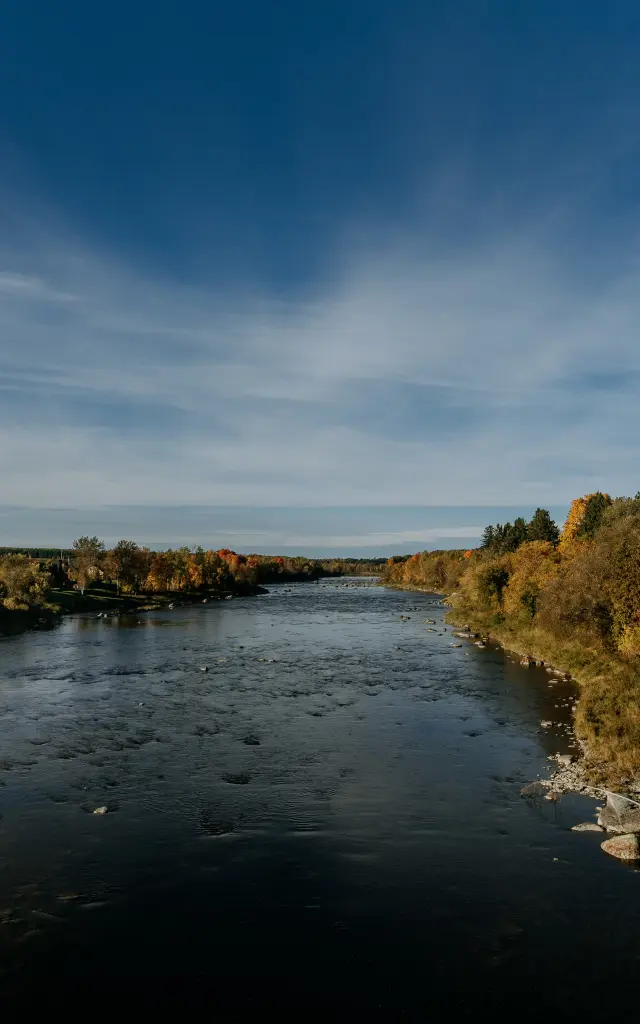 Vue de la rivière Chaudière à partir de la passerelle de Saint-Martin