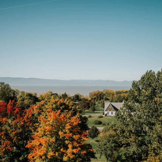 Paysage d'automne à partir de la Tour de l'innovation du Musée de la mémoire vivante de Saint-Jean-Port-Joli