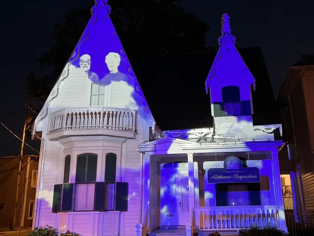 Luminoscope, projection lumineuse d'images, etd'effets spéciaux sur la façade de la Maison Alphonse-Desjardins à Lévis