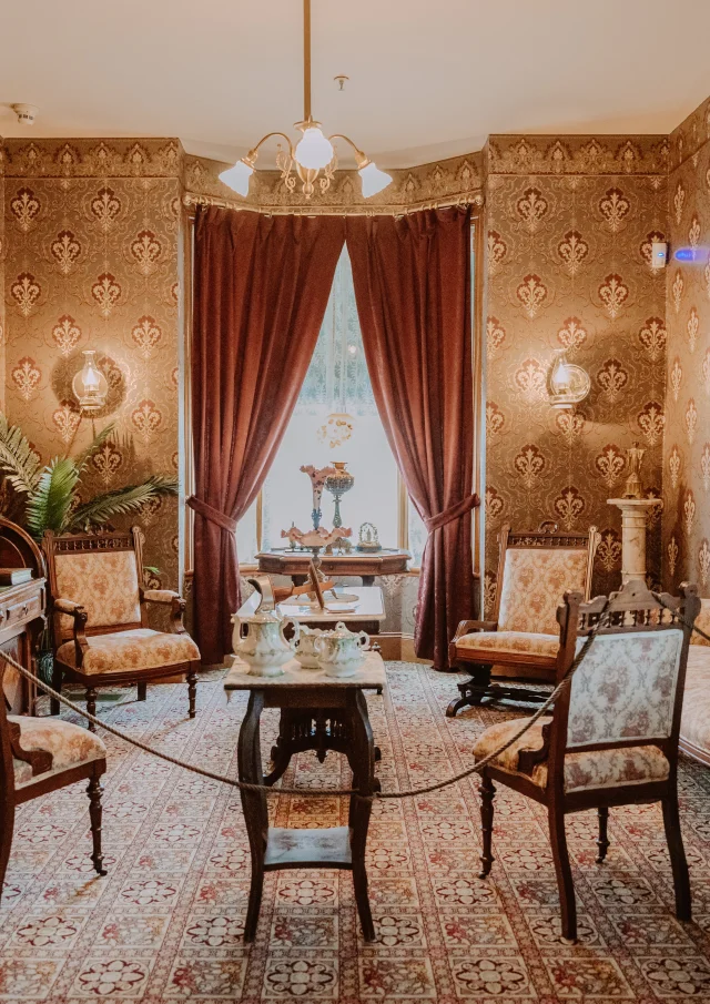 Décor original du salon de la Maison Alphonse-Desjardins à Lévis