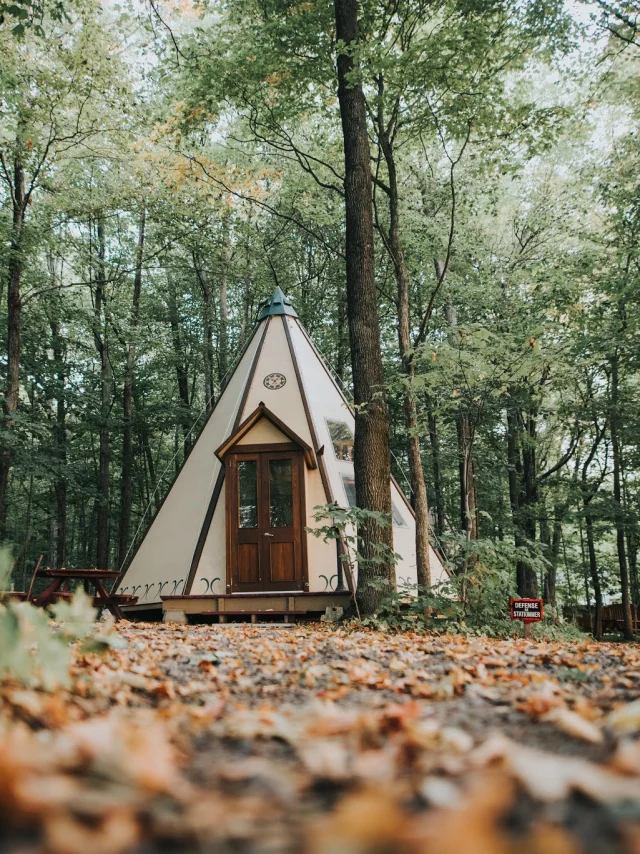 A tepee in the forest at Les Maisons du Grand Héron in Isle-aux-Grues