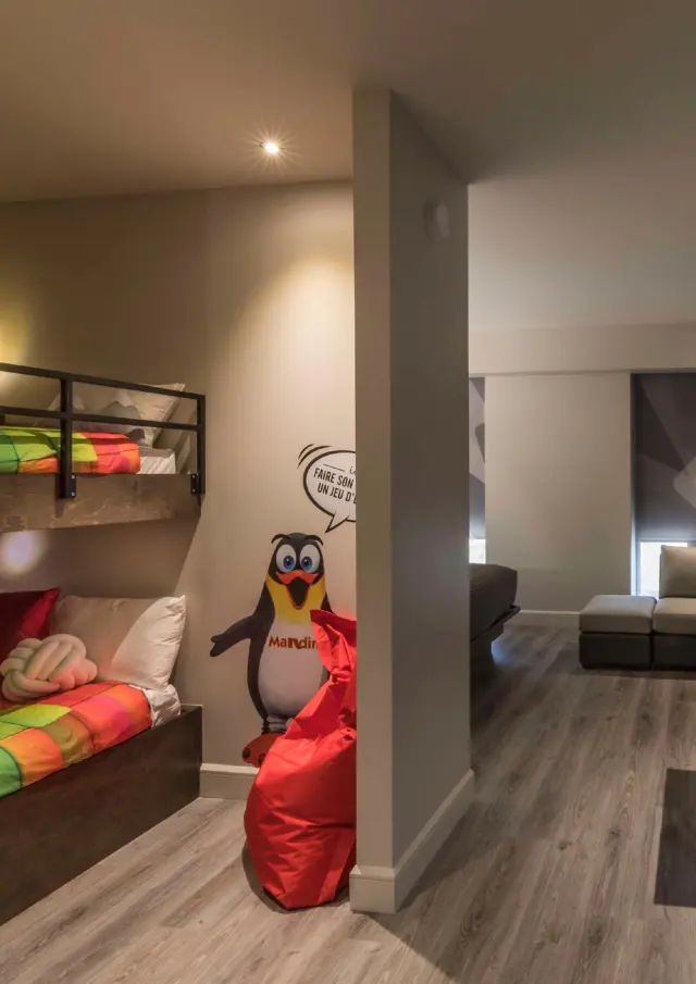 Chambre familiale de l'Hôtel & Suites Normandin Lévis à Saint-Nicolas