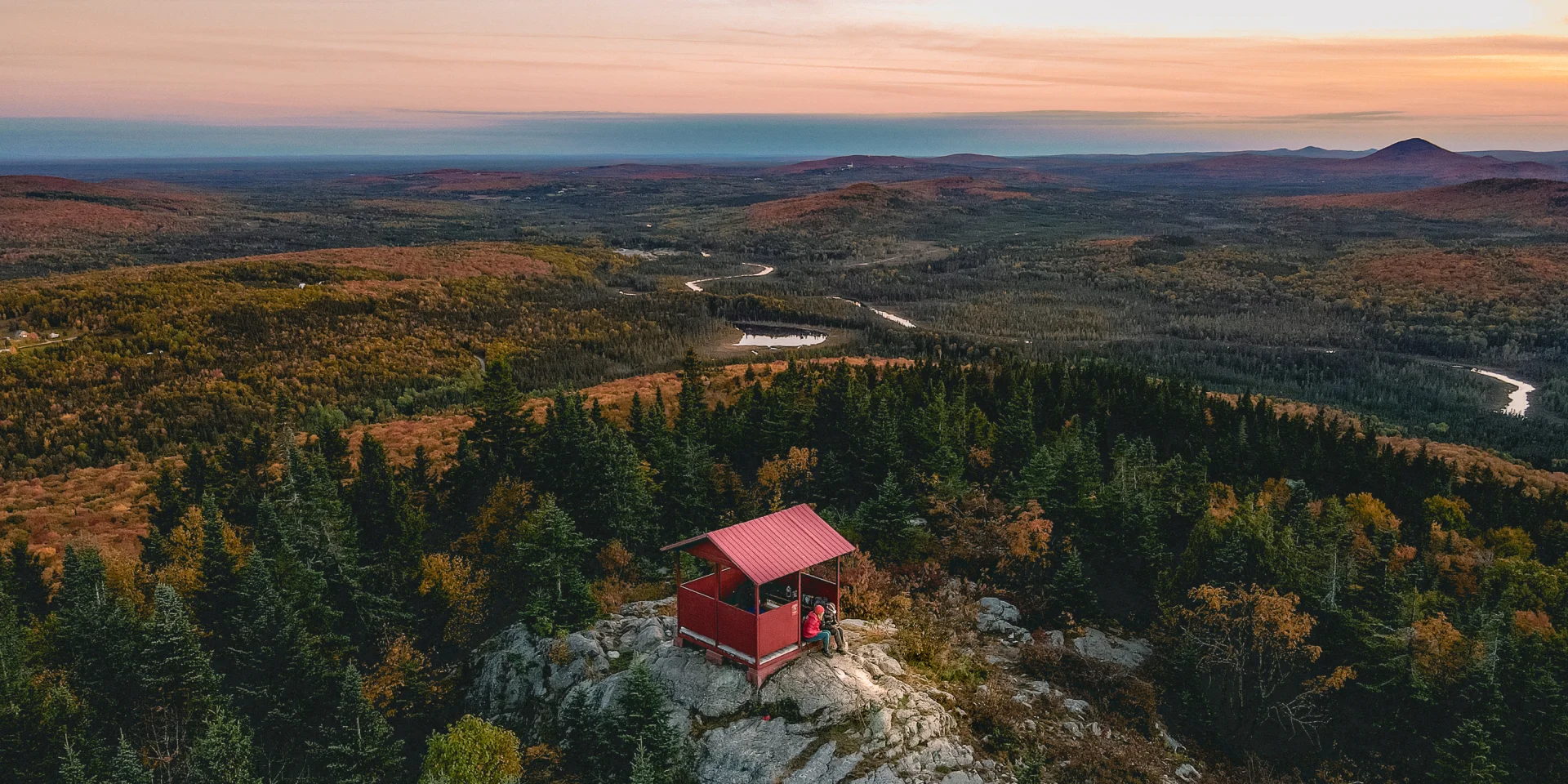 Vue aérienne du sommet du Mont Sugar Loaf dans le Parc des Appalaches