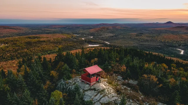 Vue aérienne du sommet du Mont Sugar Loaf dans le Parc des Appalaches