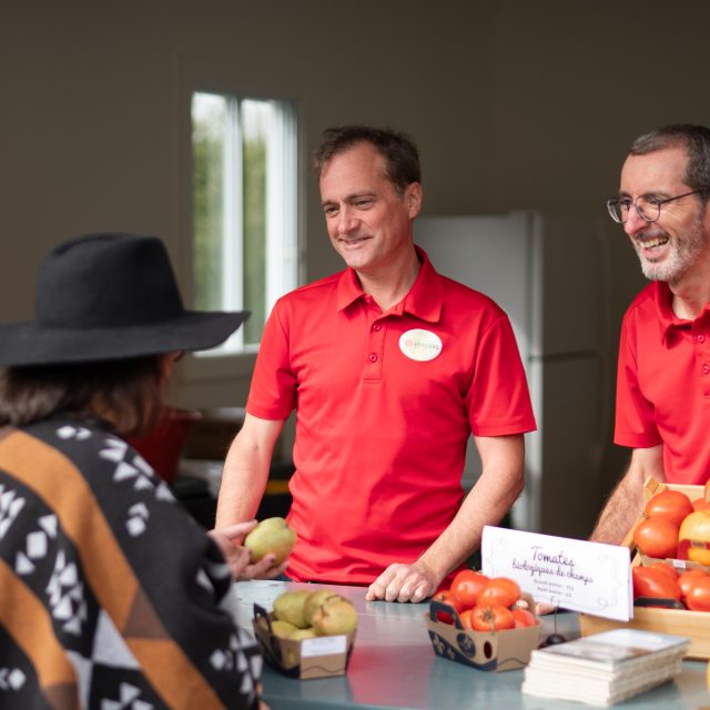 Achat de produits frais au Verger du Cap à Cap-Saint-Ignace