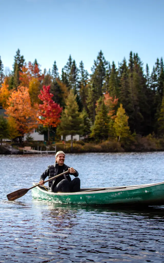 Sorti en canot sur le Lac Long chez Esker Nature chalets & villégiature à Saint-Paul-de-Montminy