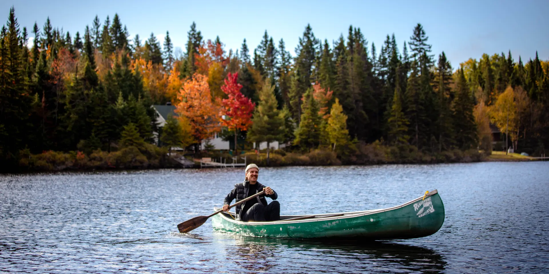 Sorti en canot sur le Lac Long chez Esker Nature chalets & villégiature à Saint-Paul-de-Montminy