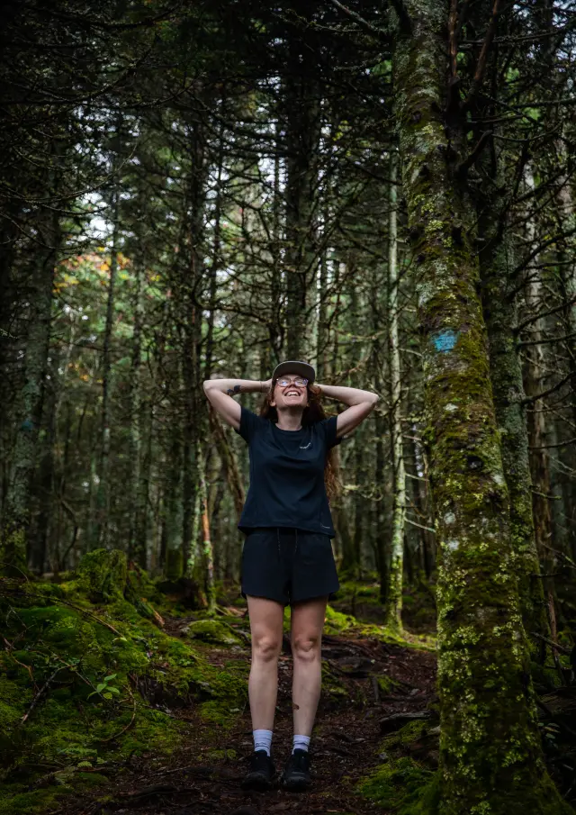 Moment d'admiration de la nature au Parc du Massif du Sud de Saint-Philémon
