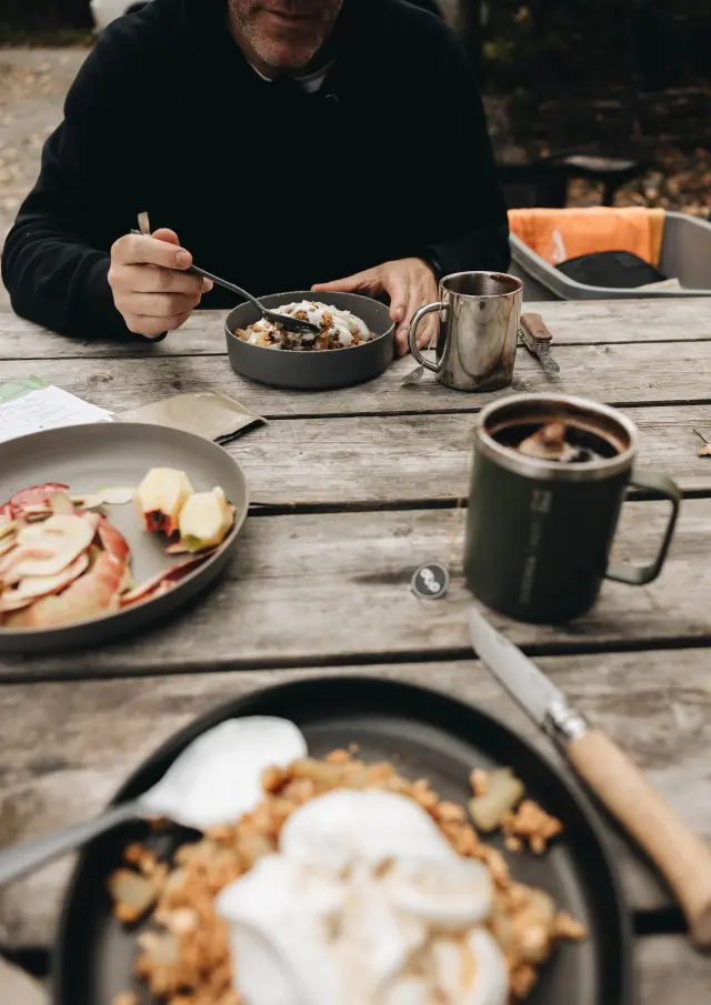 Déjeuner en camping dans le secteur Saint-Daniel du Parc national de Frontenac à Adstock
