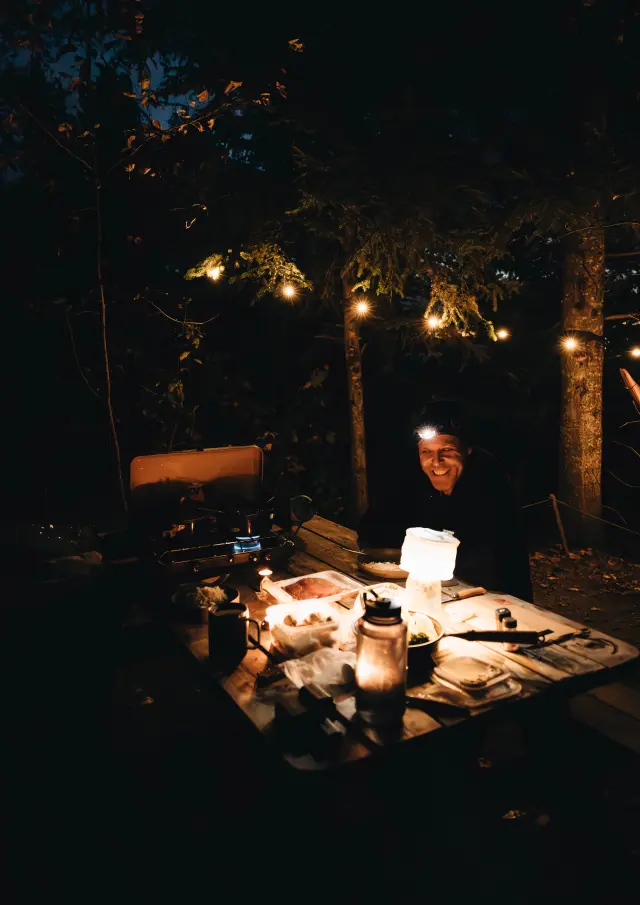 Fondue chinoise en camping dans le secteur Saint-Daniel du Parc national de Frontenac à Adstock