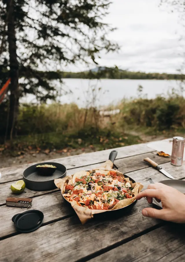 Assiette de nachos en camping dans le secteur Saint-Daniel du Parc national de Frontenac à Adstock