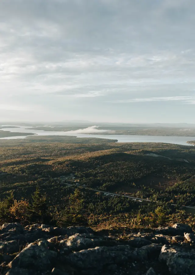 Vue du sommet du Mont Adstock au lever du soleil à la Station récréotouristique du mont Adstock à Adstock