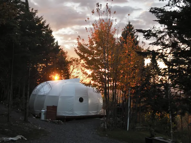 Dômes Bellechasse à Saint-Luc-de-Bellechasse en automne