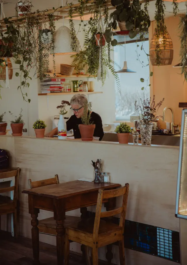 Employée au Caravane Café à Sainte-Croix