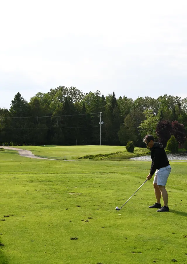 Tertre de départ du trou no 17 au Club de Golf Dorchester à Frampton