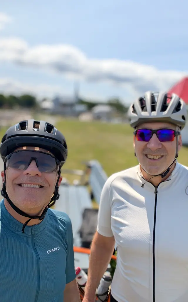 Richard et Stéphane à la marina de Berthier-sur-Mer lors d'une sortie à vélo