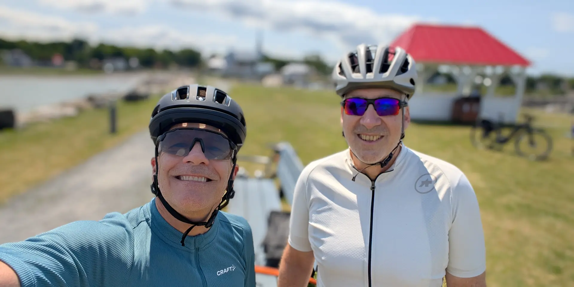 Richard et Stéphane à la marina de Berthier-sur-Mer lors d'une sortie à vélo