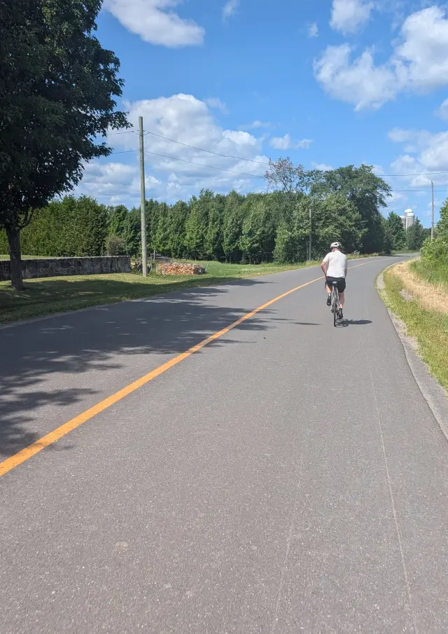 À vélo sur le chemin du Rocher à Saint-Vallier station