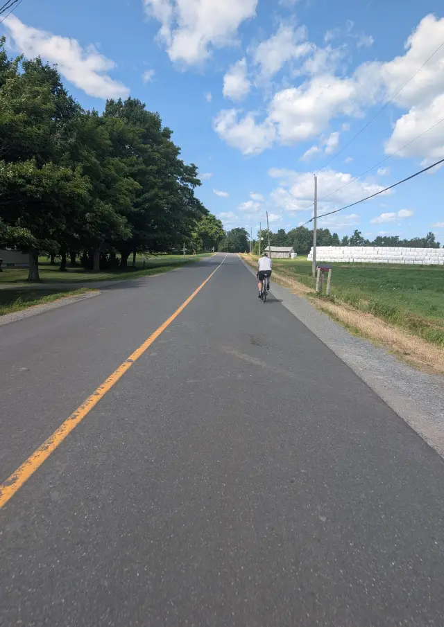 À vélo sur le chemin du Rocher à Saint-Vallier station