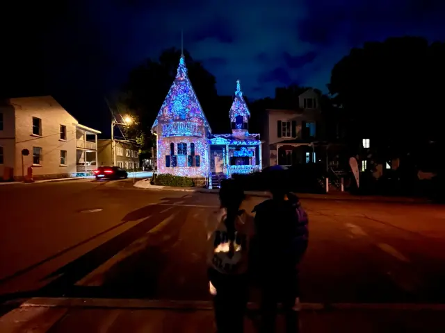 Projection nocturne Luminoscope, Maison Alphonse-Desajrdins | Lévis