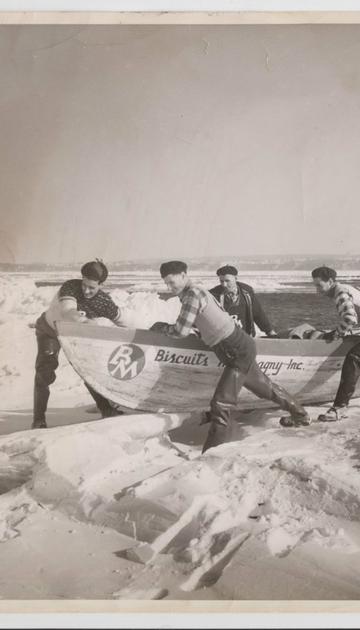 Canot à glace - Pratique de Joseph Lachance et ses frères - Vers 1956