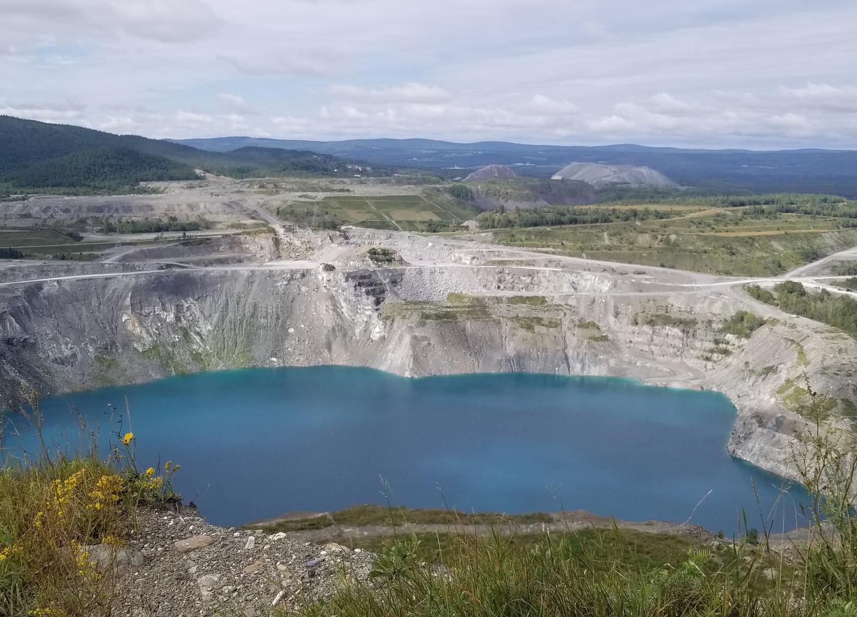 Mine Lake - Thetford Mines - Puits eau turquoise