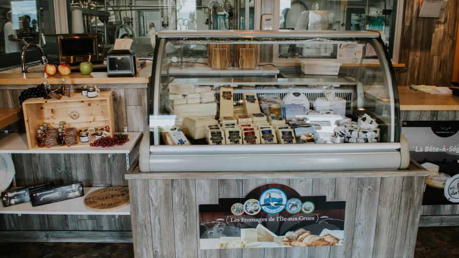 Island Cheesehouse/La Fromagerie – Salut Canada